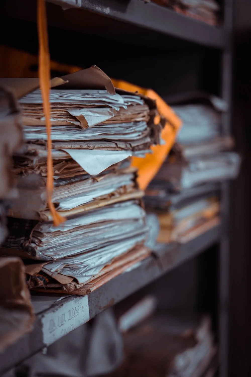 Documentos reunidos en un archivo, listos para convertirse en conocimiento de trabajo